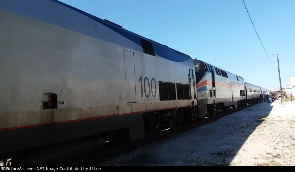 AMTK 130 on Amtrak SB Silver Meteor 097